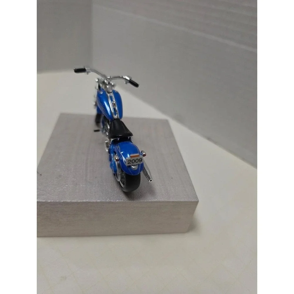 2009‎ Hallmark Keepsake Christmas ornament featuring a blue 2008 Harley-Davidson